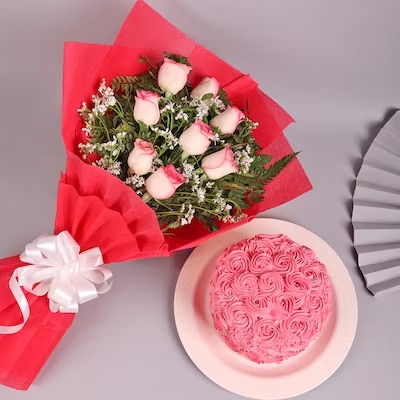 Rose Cake With Roses Bunch